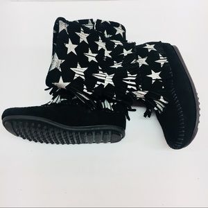 Minnetonka Girls Fringed Boots